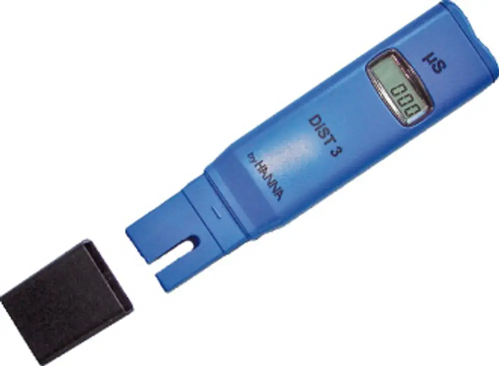 Handmessgerät zur Wasseranalyse für die Messung der elektrische Leitfähigkeit, mit digitaler Anzeige, in blauer Farbe, von der Marke Bosch. Zubehör zur Wasseraufbereitung.